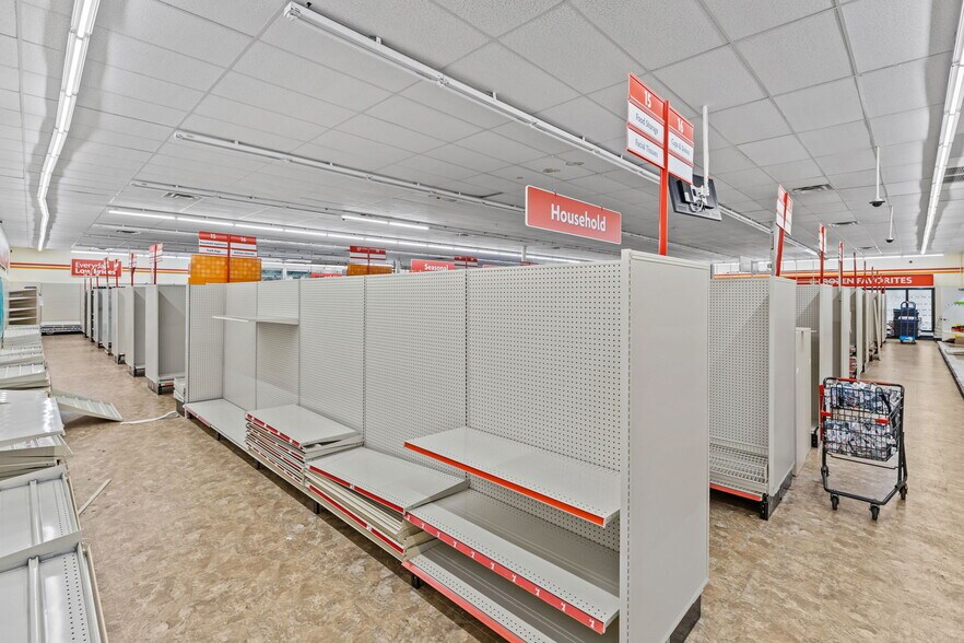 More Photos Of 1945 Kings Rd, Jacksonville Freestanding For Lease