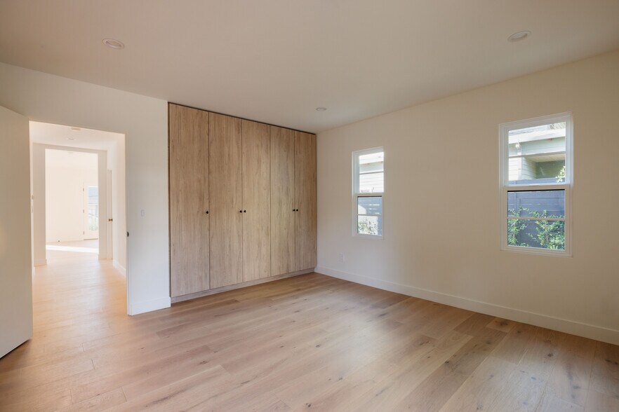 More Photos Of 1018 Manzanita St, Los Angeles Apartments For Sale