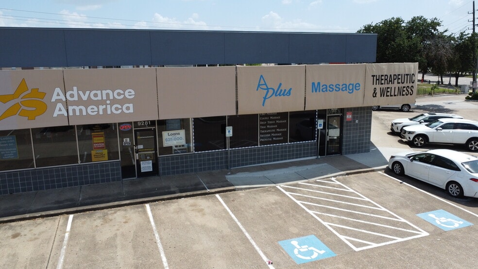 More Photos Of 9211-9295 S Main St, Houston Unknown For Lease