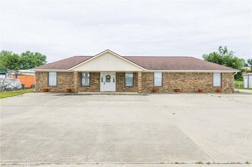 Primary Photo Of 706 W Broadway St, Spiro Medical For Sale