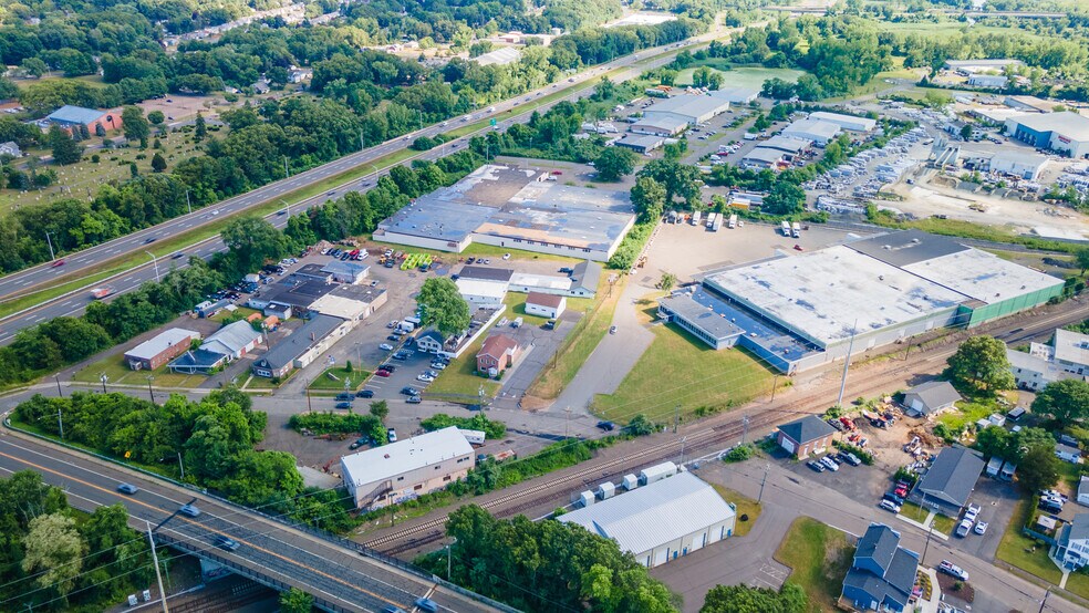 More Photos Of 59 Old Broadway E, North Haven Showroom For Sale