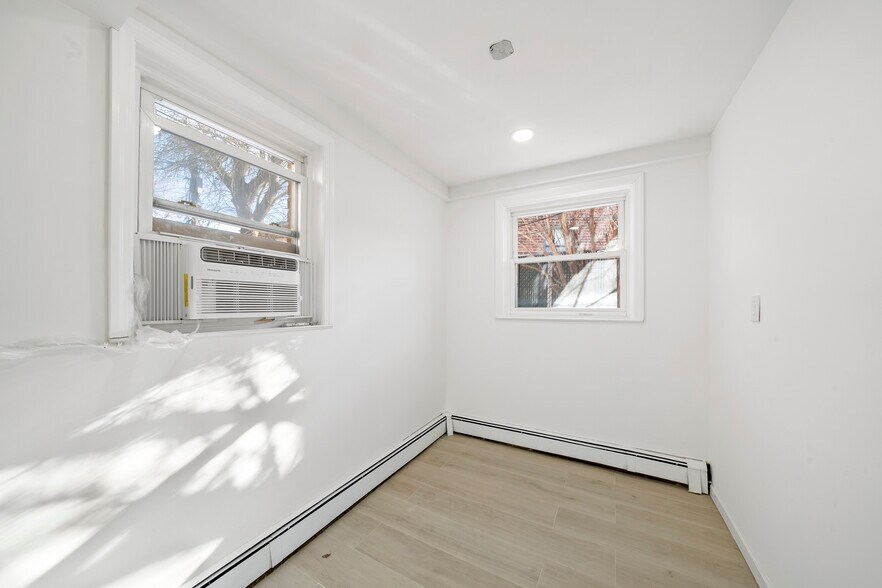 More Photos Of 15009 89th St, Howard Beach Office Residential For Lease