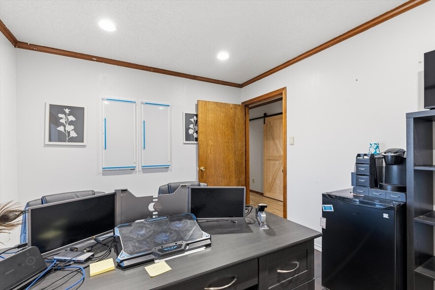 More Photos Of 1055 W Pioneer Pky, Grand Prairie Medical For Lease