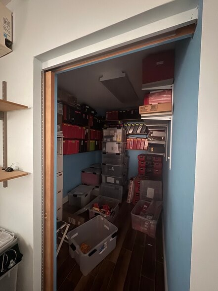 More Photos Of 37-23 27th St, Long Island City Light Distribution For Sale