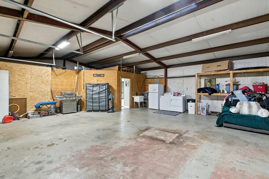 More Photos Of 104 Yuma Street, Lipan Warehouse For Sale