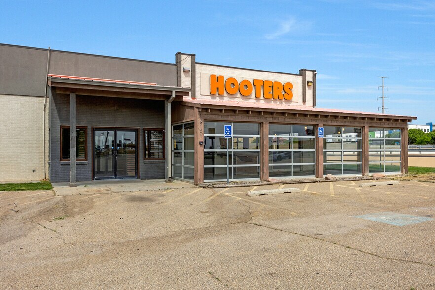 More Photos Of 8101 W I-40, Amarillo Restaurant For Lease