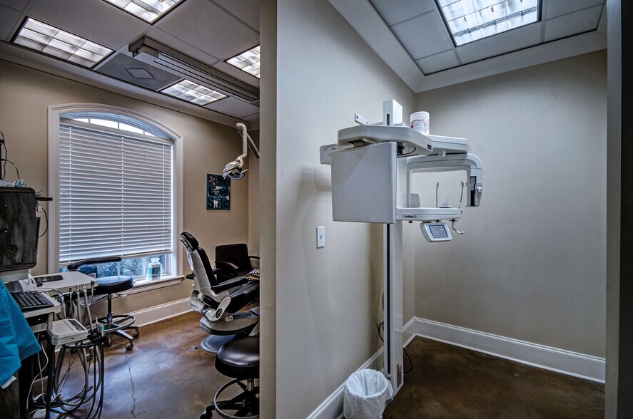 More Photos Of 1237 Highway 35, Forest Medical For Sale