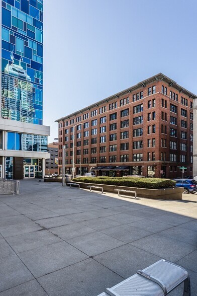 More Photos Of 36 S Pennsylvania St, Indianapolis Office For Lease