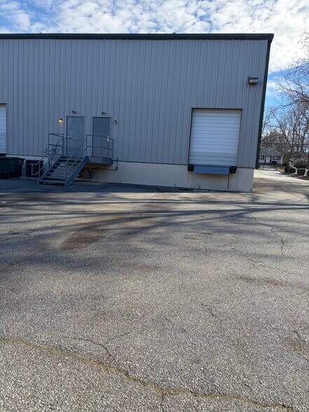 More Photos Of 1904 Fairfax Rd, Greensboro Showroom For Lease