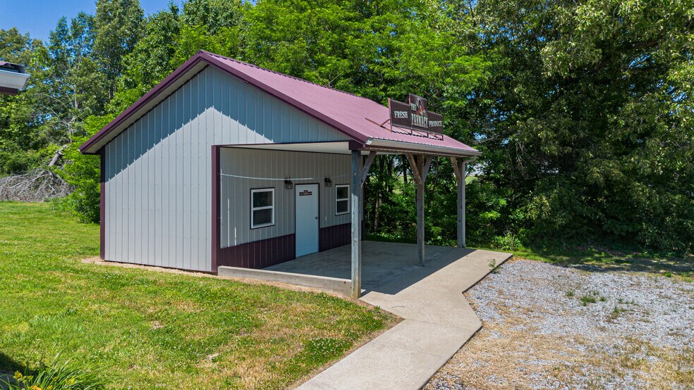 More Photos Of 71 Commerce St, Hickory Supermarket For Sale