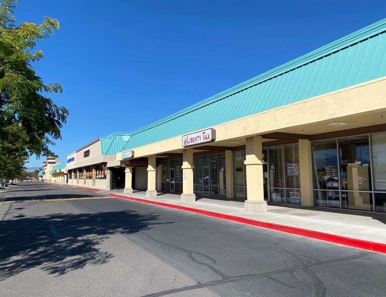 More Photos Of 656-668 E Prater Way, Sparks Storefront For Lease