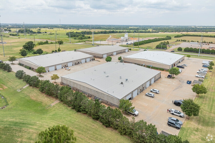More Photos Of 7308 NW 164th St, Edmond Warehouse For Lease