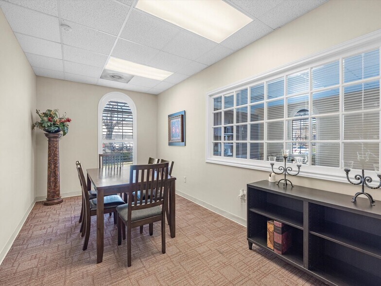 More Photos Of 910 Fairmont Pky, Pasadena Storefront Retail Office For Sale