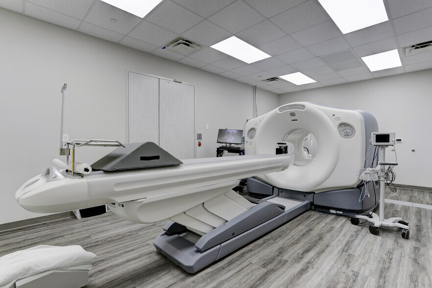 More Photos Of 13009 Gulf Commerce Dr, Houston Medical For Lease