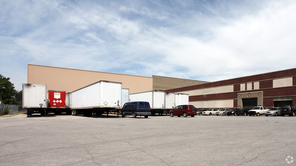 More Photos Of 1959 S Meridian St, Indianapolis Warehouse For Lease
