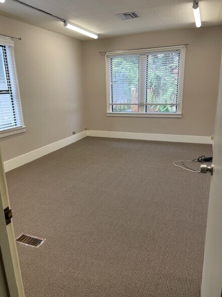 More Photos Of 17-19 SW Gibbs St, Portland Medical For Lease