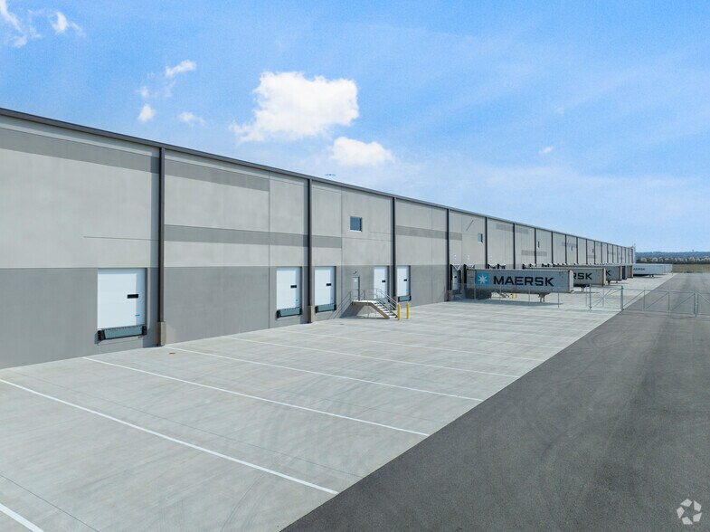 More Photos Of 8202 Seward Rd, Hamilton Unknown For Lease