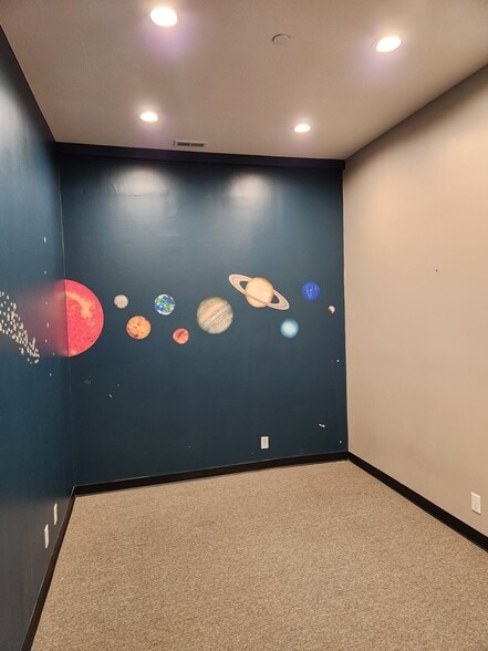 More Photos Of 300 W Broadway St, Greenwood Loft Creative Space For Sale