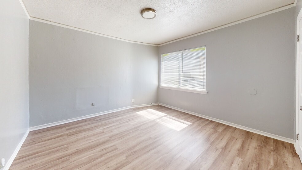 More Photos Of 6619-6625 Bancroft Ave, Oakland Apartments For Sale