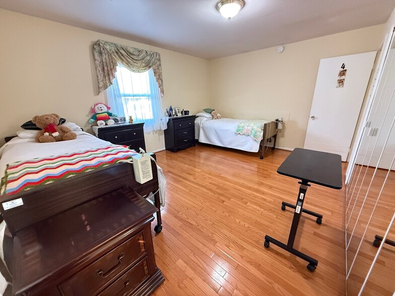 More Photos Of 4 Broomall Ct, Silver Spring Congregate Senior Housing For Sale