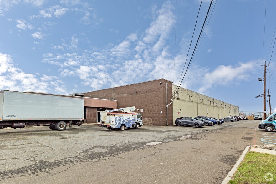 More Photos Of 820 Washington Ave, Carlstadt Warehouse For Lease