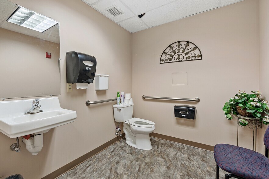 More Photos Of 67 Whalon St, Fitchburg Storefront For Lease