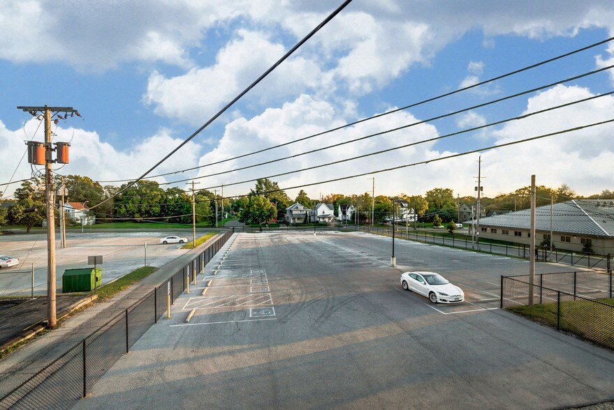 More Photos Of 675 W Market St, Lima Office For Sale