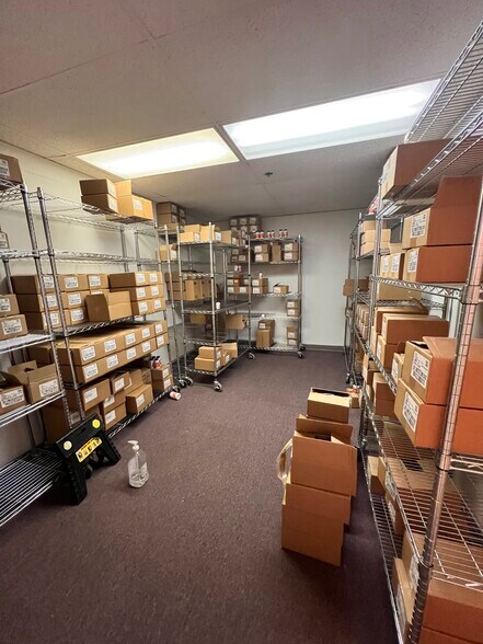 More Photos Of 6121-6131 Anno Ave, Orlando Warehouse For Lease