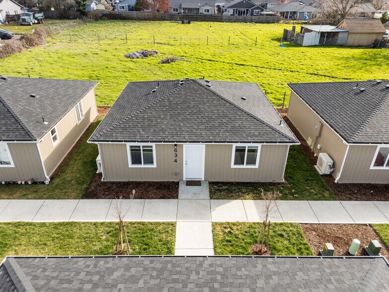 More Photos Of 634 Colinwood ct, Medford Apartments For Sale