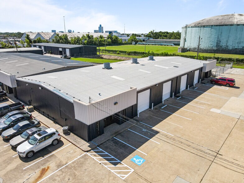 More Photos Of 1500 Brittmoore Rd, Houston Warehouse For Lease