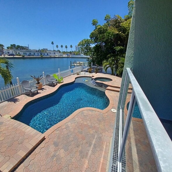 More Photos Of 125 110th Ave, Treasure Island Apartments For Sale