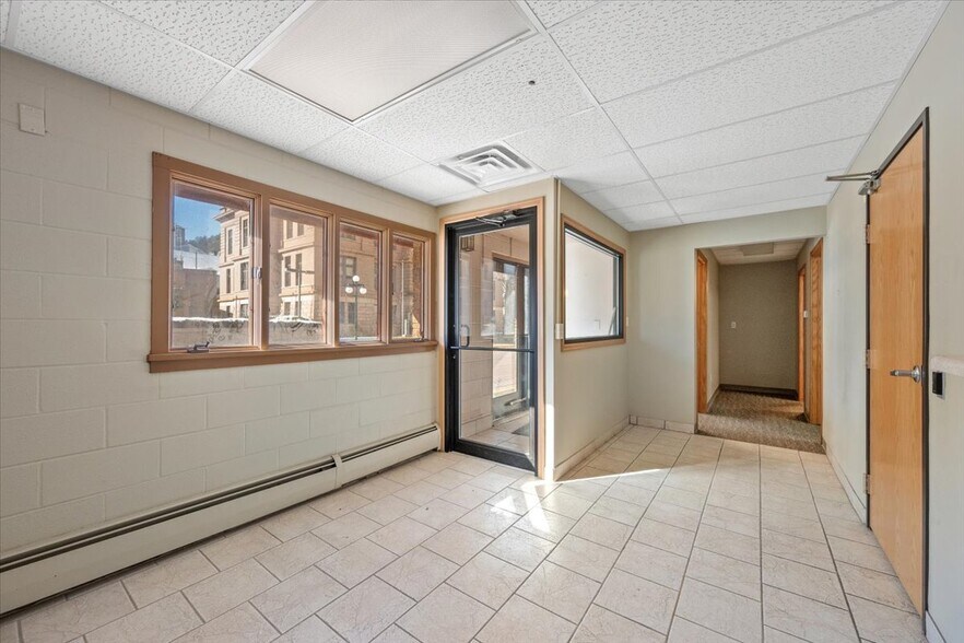 More Photos Of 87 Sherman St, Deadwood Restaurant For Lease