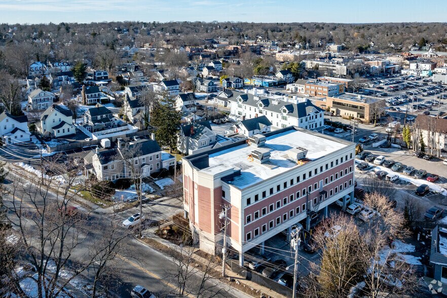 More Photos Of 7 High St, Huntington Office For Lease