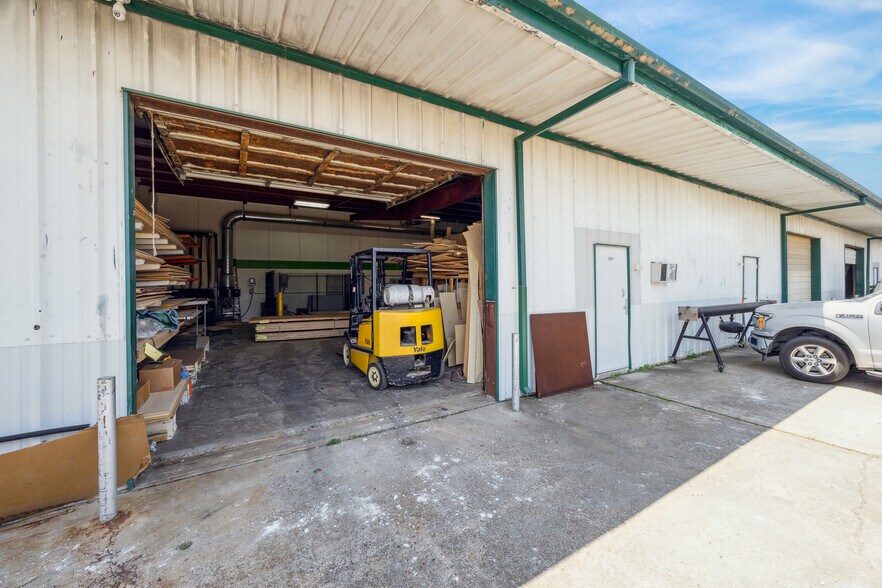 More Photos Of 5641 Wayside Dr, Houston Manufacturing For Sale