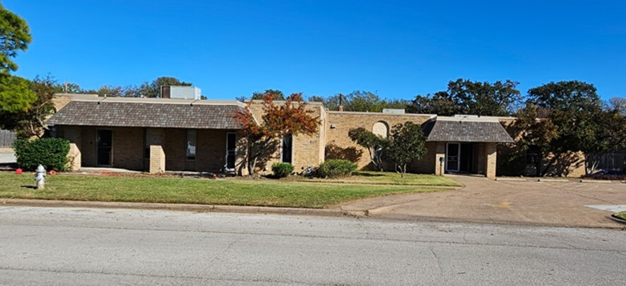 Primary Photo Of 2109 Roosevelt Drive dr, Dalworthington Gardens Office For Sale