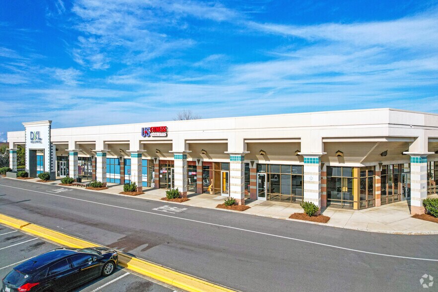 More Photos Of 10610 Centrum Pky, Pineville General Retail For Lease