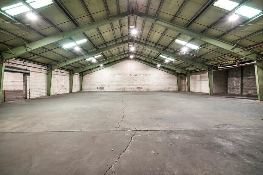 More Photos Of 2123 Tchoupitoulas St, New Orleans Warehouse For Sale
