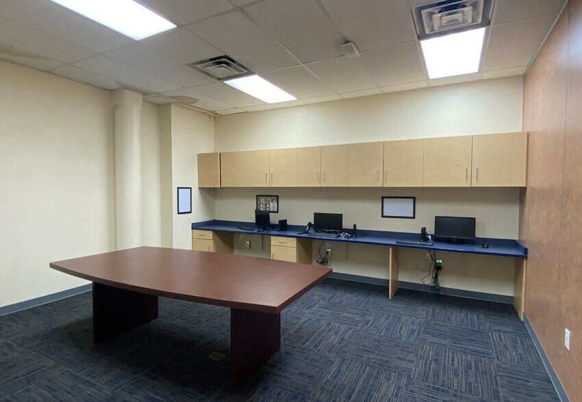 More Photos Of 690 Peoria St, Aurora Office For Lease
