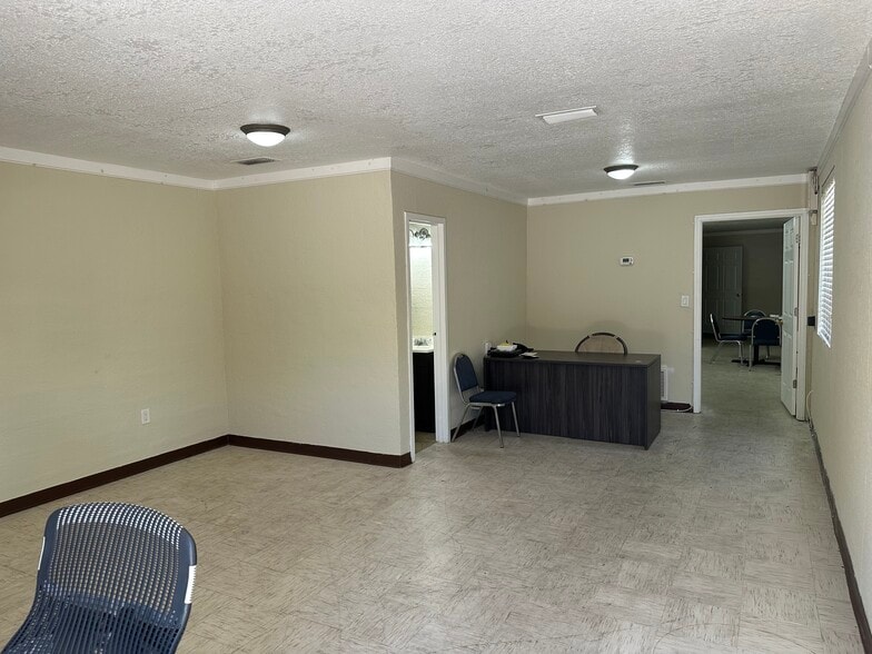 More Photos Of 339 Union St E, Jacksonville Light Distribution For Sale