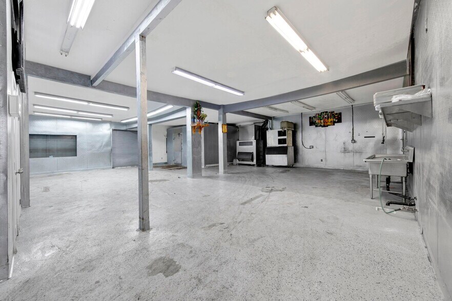 More Photos Of 11316-11318 S Vermont Ave, Los Angeles Storefront For Sale