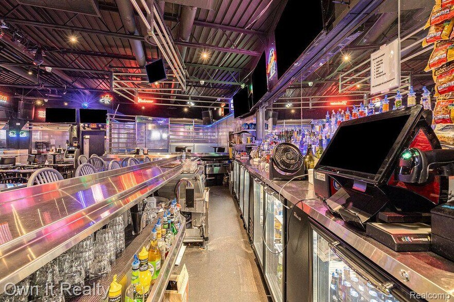 More Photos Of 16550-16512 Telegraph Rd, Detroit General Retail For Sale