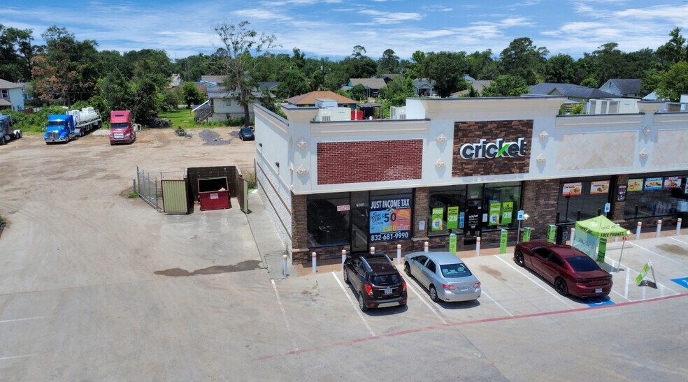 Primary Photo Of 7803 Jensen Dr, Houston Convenience Store For Lease
