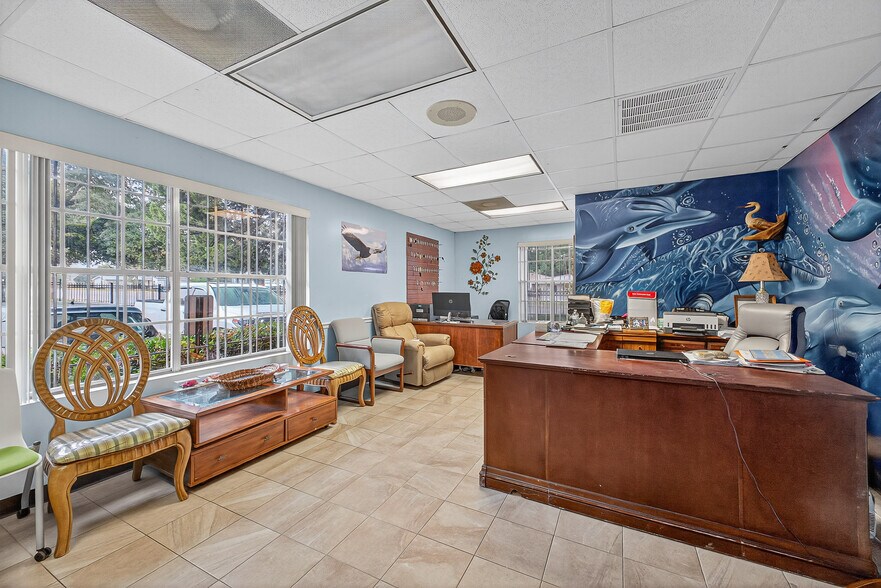 More Photos Of 1500 N Pace Blvd, Pensacola Freestanding For Sale