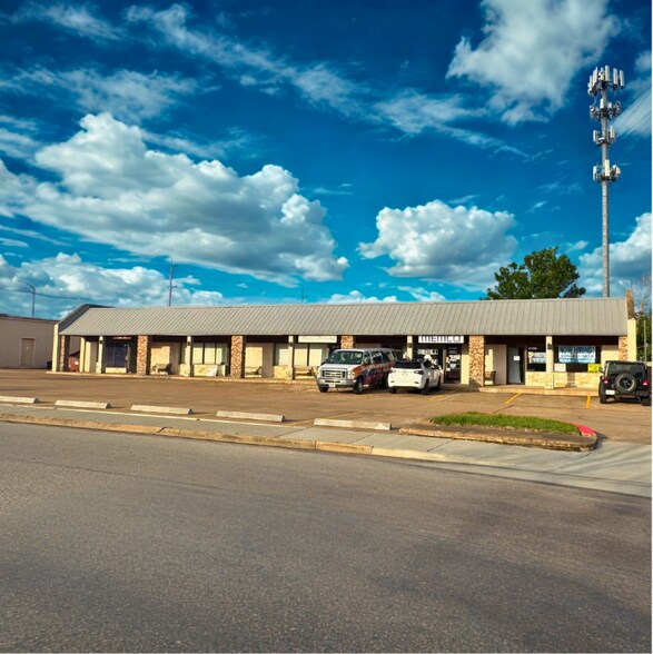 More Photos Of 2108 Southwood Dr, College Station Office For Lease