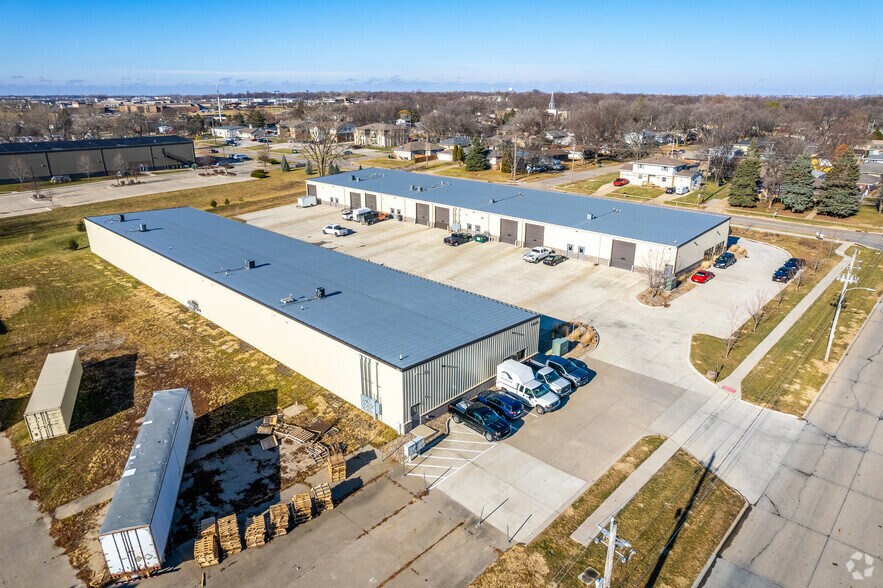 More Photos Of 405 SE Magazine Rd, Ankeny Research And Development For Lease
