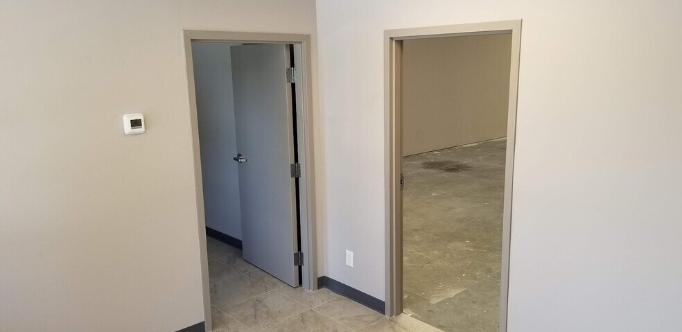 More Photos Of 1681-1687 Benchmark Ave, Fort Myers Warehouse For Lease