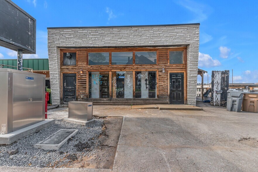 More Photos Of 823 Woodland St, Nashville Freestanding For Lease