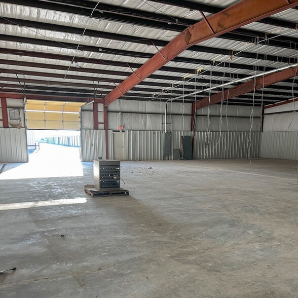 More Photos Of 1245 N Garnett Rd, Tulsa Warehouse For Lease
