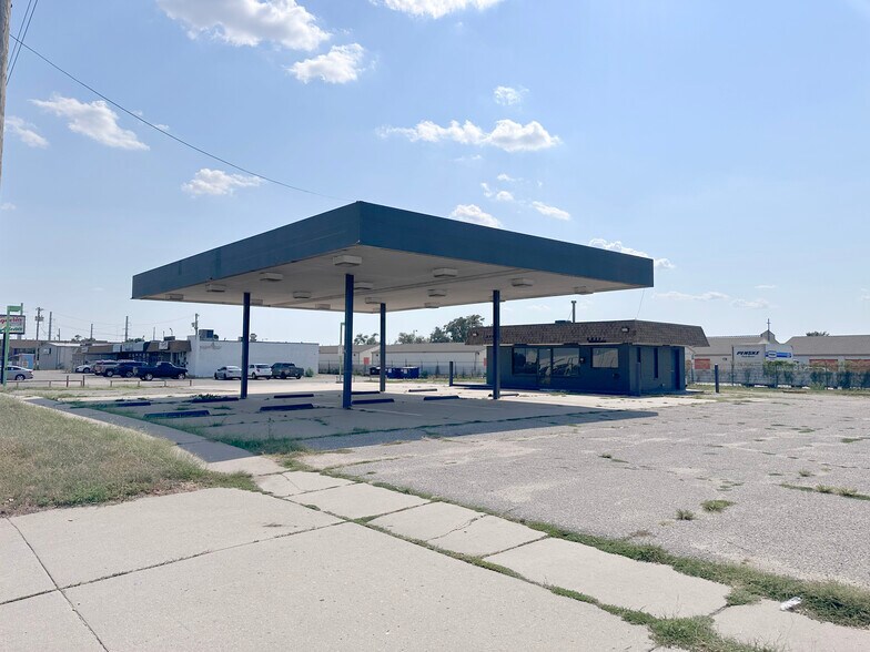 More Photos Of 3801 S Seneca St, Wichita Freestanding For Lease