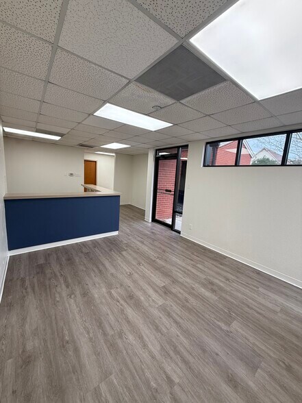 More Photos Of 2401 W Green Oaks Blvd, Arlington Office For Lease